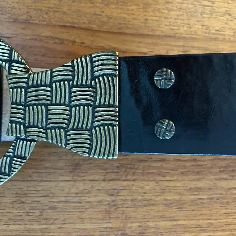 Women’s Chico’s Black Belt with round Patterned Buckle